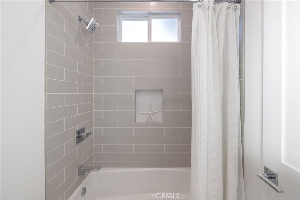 2016 Clark Lane, Unit B Redondo Beach, CA 90278 - Photo 27 of 31 a bathroom with a shower