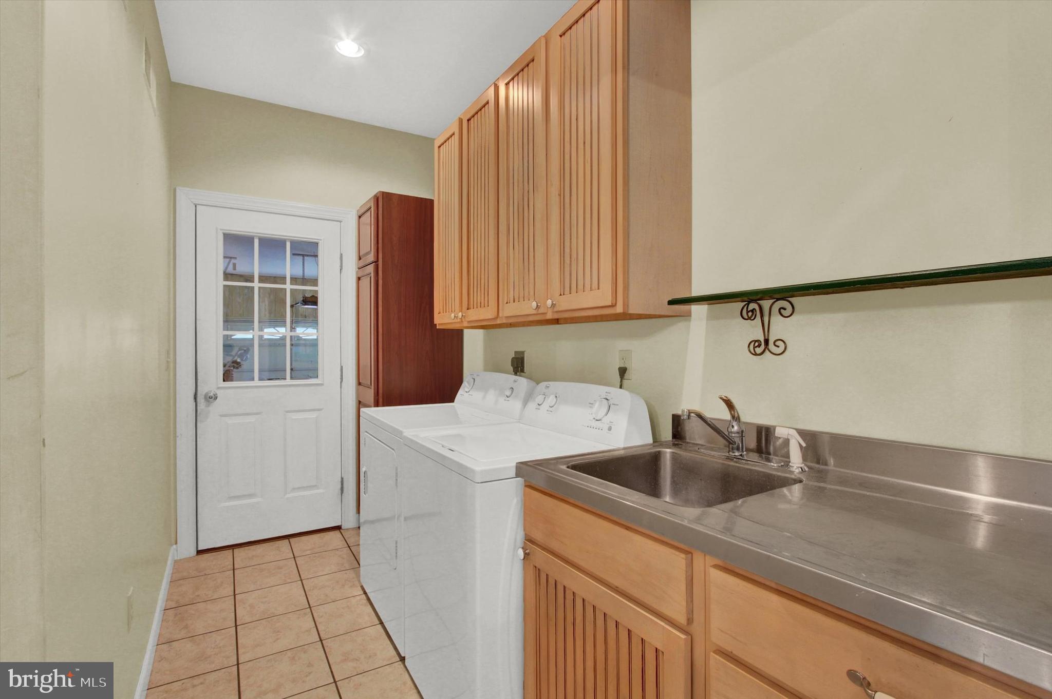 324 Rocky Ridge Road Spring Grove, PA 17362 - Photo 10 of 32 Mud/Laundry room with exit to attached garage