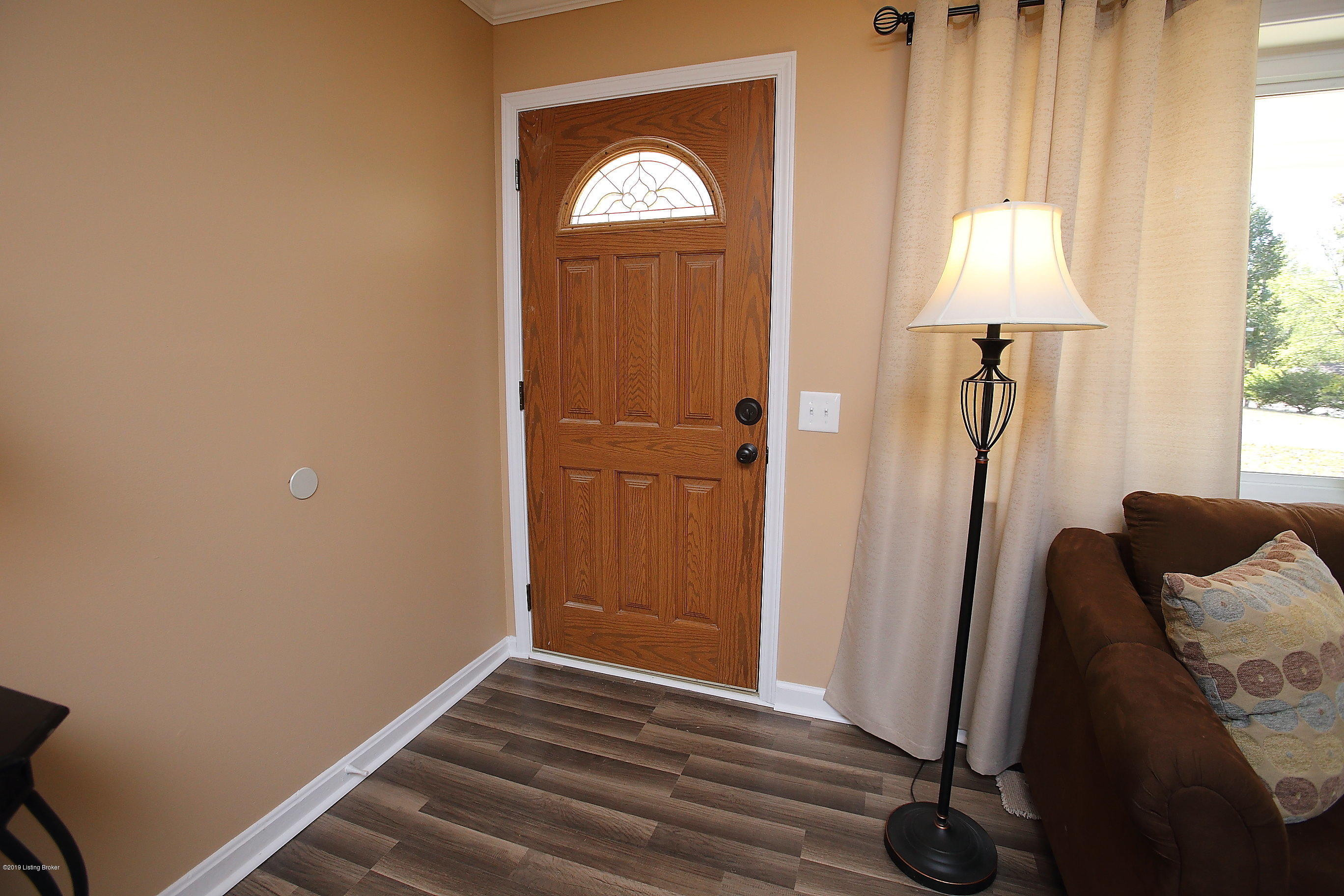 3801 Atlas Road Louisville, KY 40229 - Photo 4 of 35 Entry