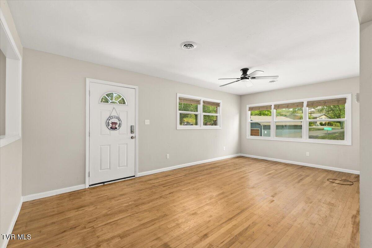 1321 Haga Road Kingsport, TN 37660 - Photo 18 of 38 19-128A3353