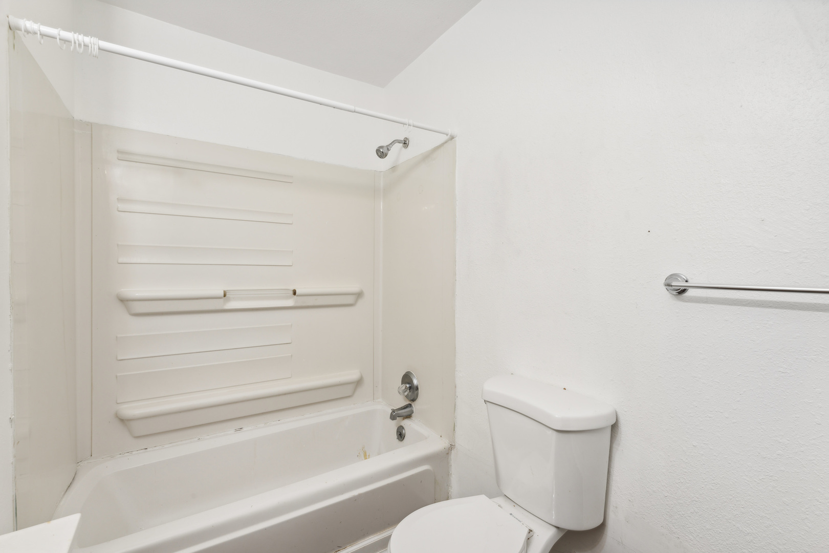 2042 Sandy Ridge Road Cahokia, IL 62206 - Photo 20 of 21 a bathroom with a toilet and a bathtub