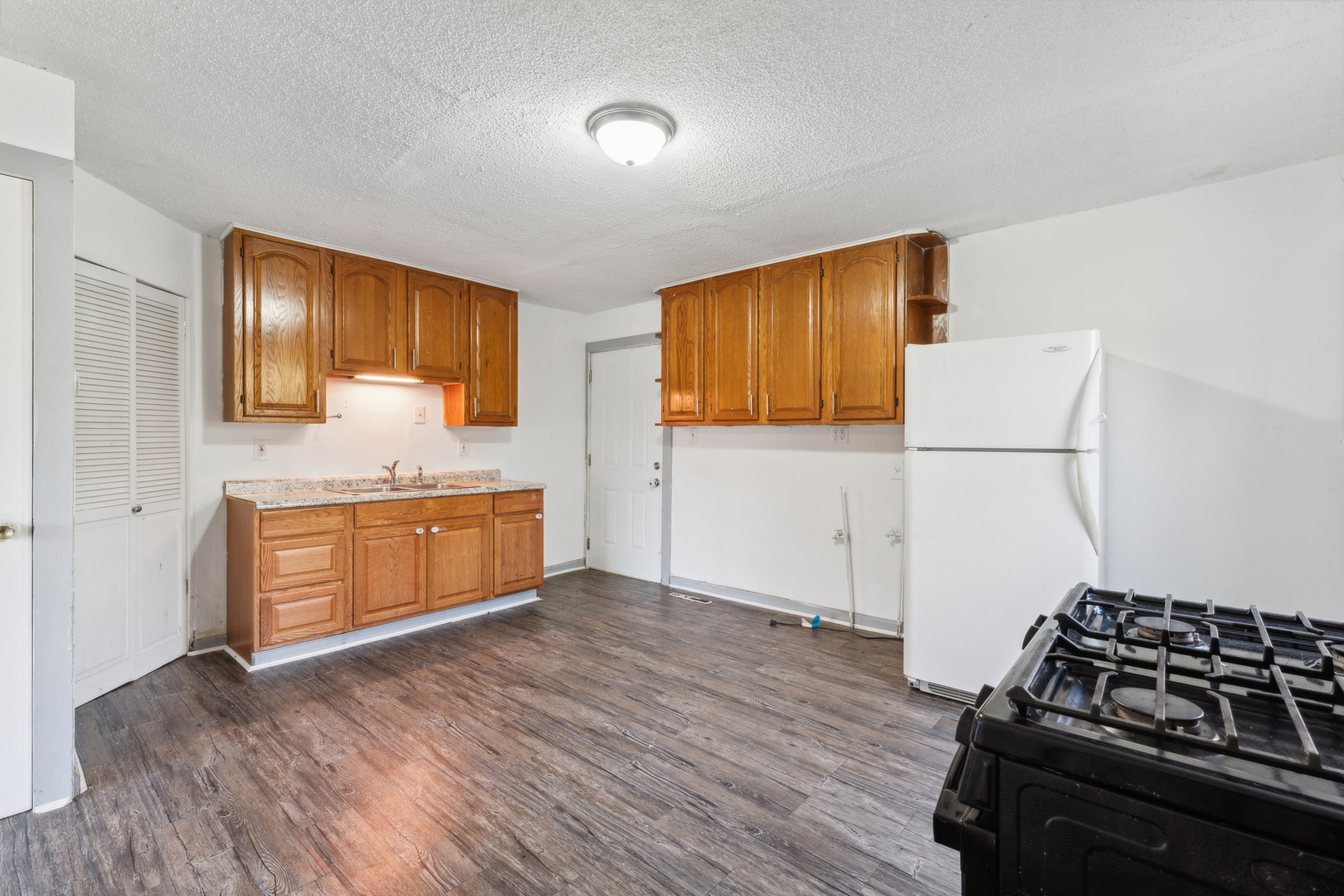 2042 Sandy Ridge Road Cahokia, IL 62206 - Photo 9 of 21 a kitchen with stainless steel appliances granite countertop a stove and a refrigerator