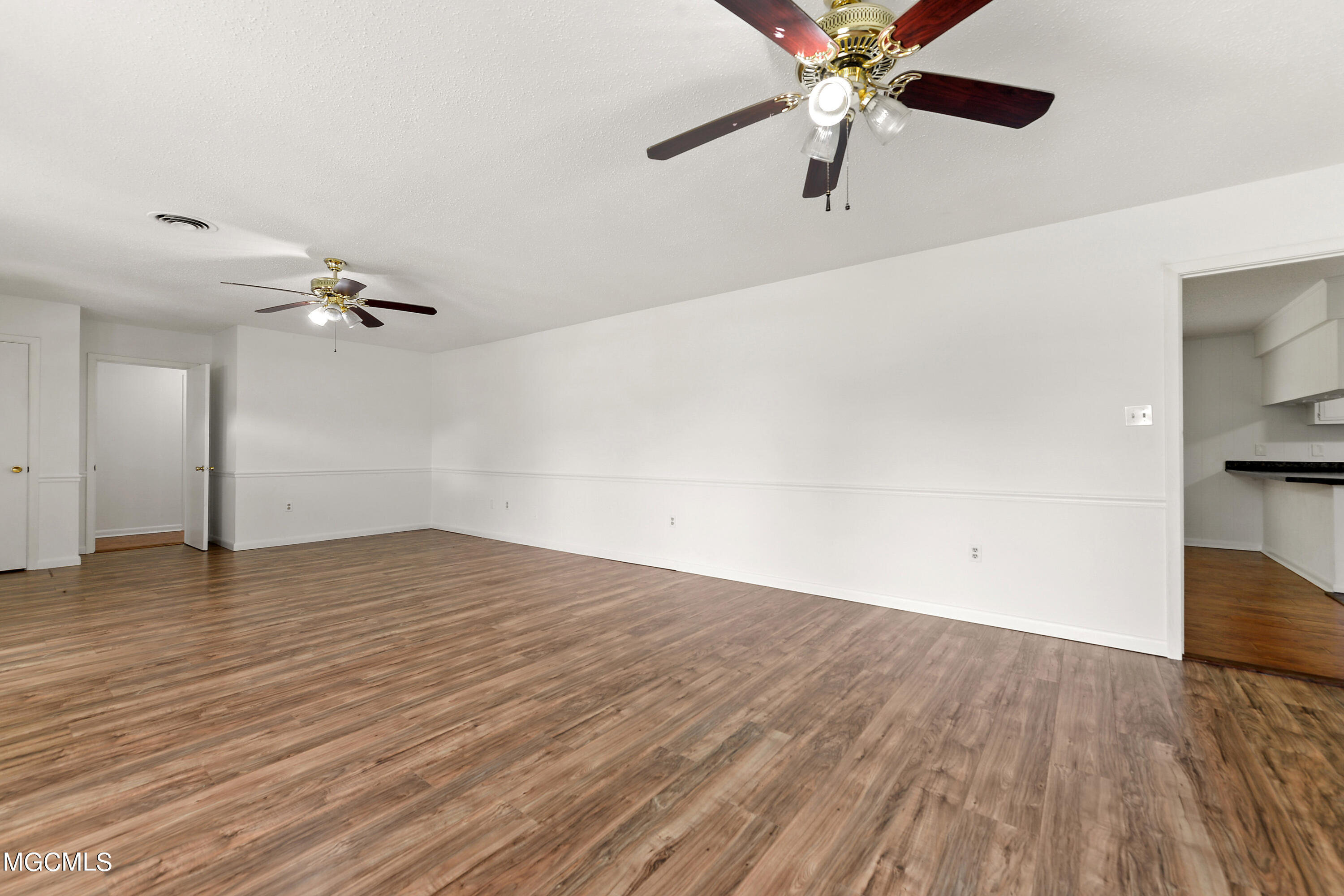 13063 Williams Road Gulfport, MS 39503 - Photo 5 of 33 005 (10)