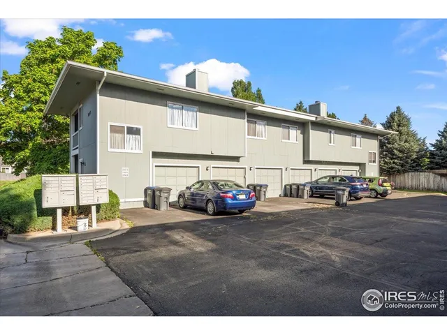 a view of a car park in front of house