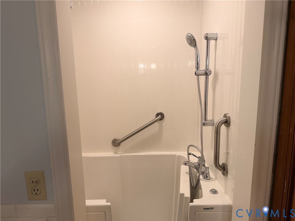 5970 Springfield Road Glen Allen, VA 23060 - Photo 11 of 17 a bathroom with a shower