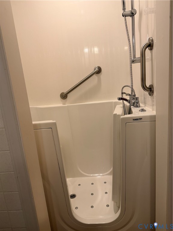 5970 Springfield Road Glen Allen, VA 23060 - Photo 12 of 17 a bathroom with a sink and mirror