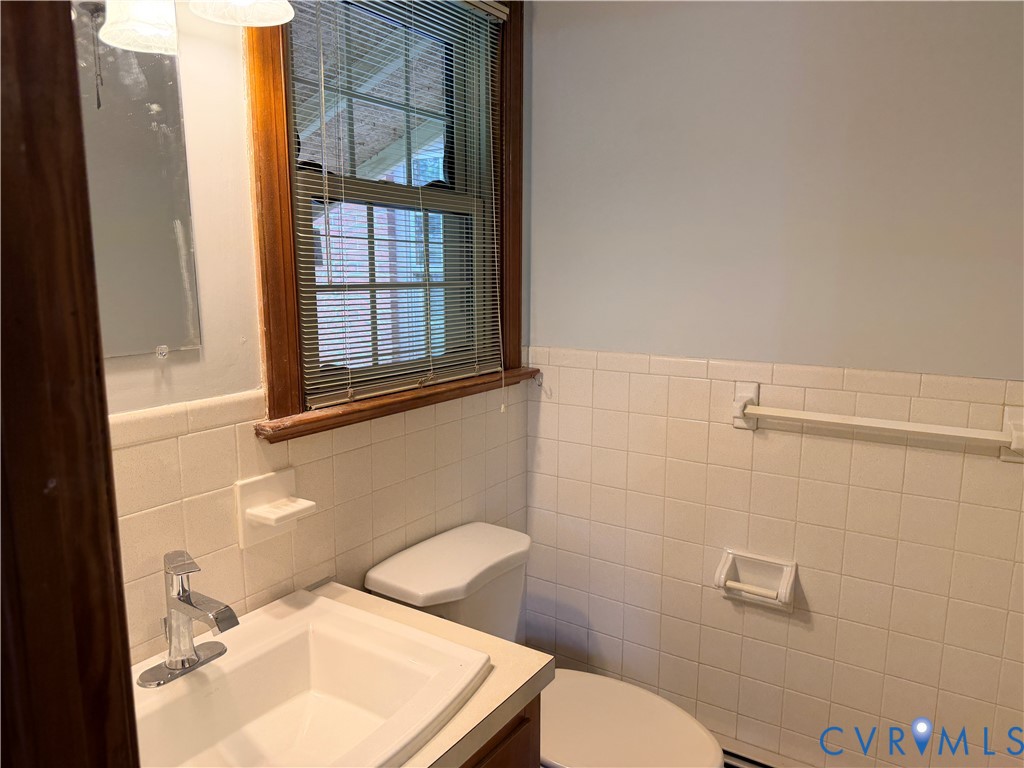 5970 Springfield Road Glen Allen, VA 23060 - Photo 13 of 17 a bathroom with a toilet and a sink