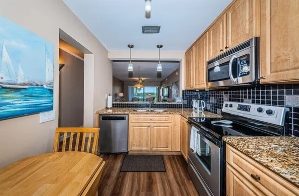 $2,100 | 6295 Bahia Del Mar Circle, Unit 204, St. Petersburg, FL 33715