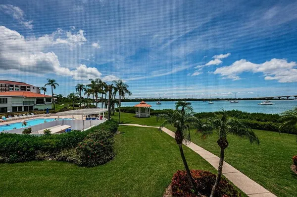 $2,100 | 6295 Bahia Del Mar Circle, Unit 204, St. Petersburg, FL 33715