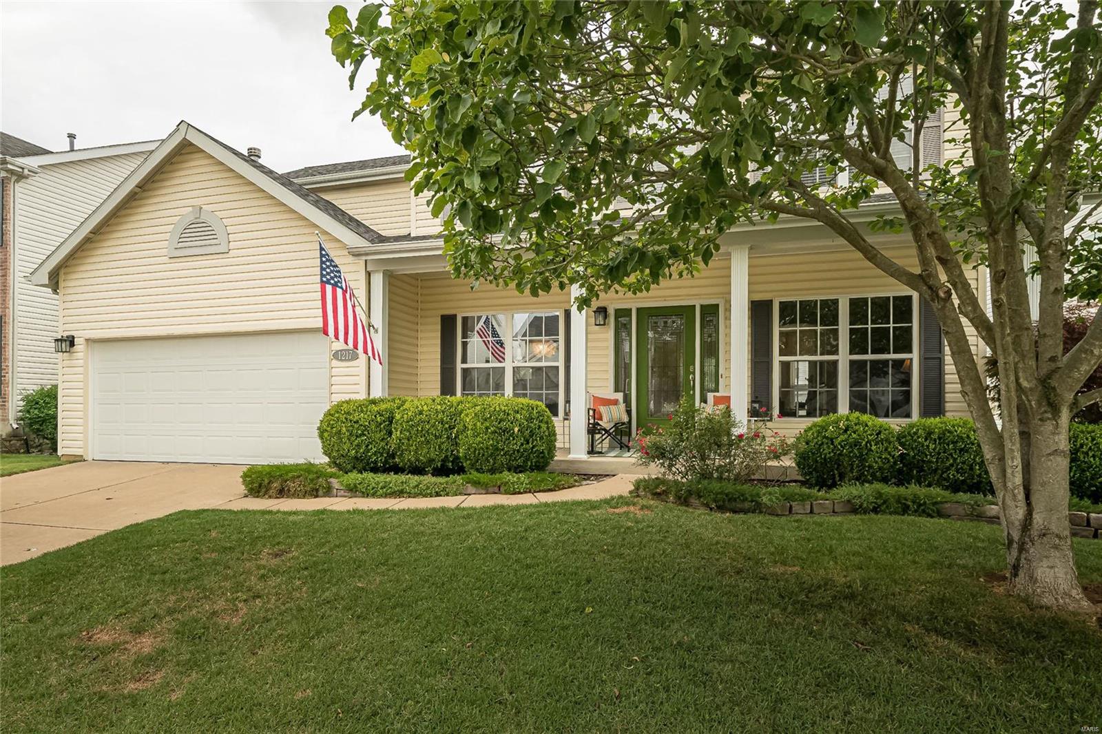 1217 Arbor Bluff Circle Ballwin, MO 63021 - Photo 2 of 48