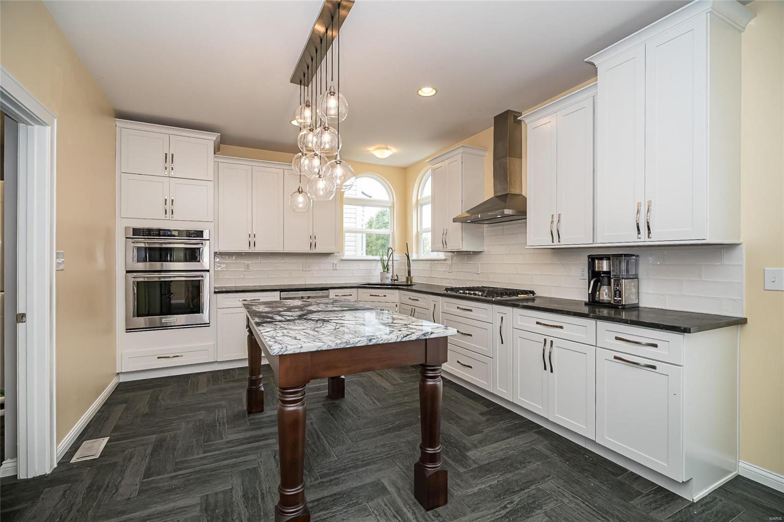 1217 Arbor Bluff Circle Ballwin, MO 63021 - Photo 18 of 48