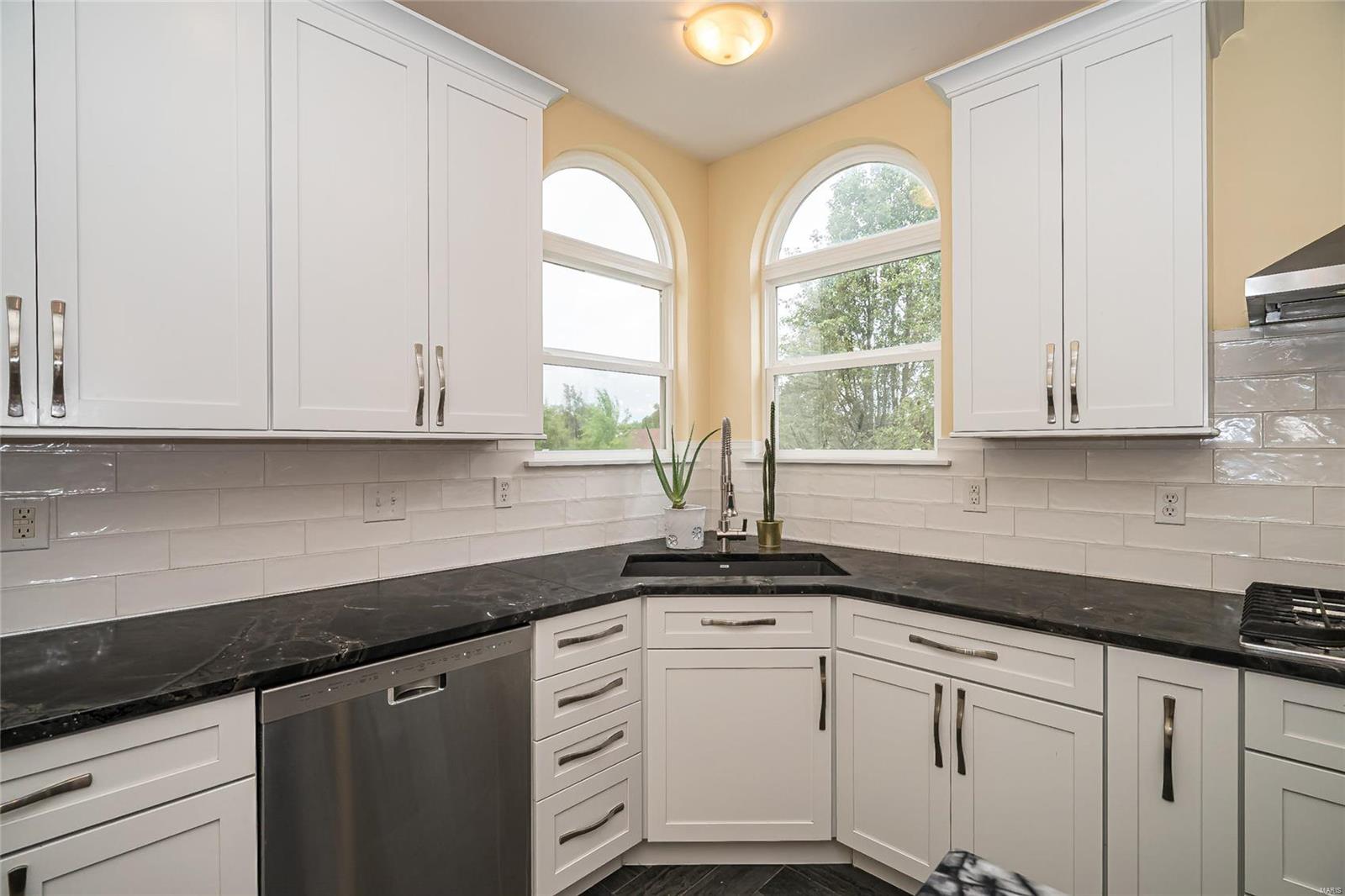 1217 Arbor Bluff Circle Ballwin, MO 63021 - Photo 21 of 48