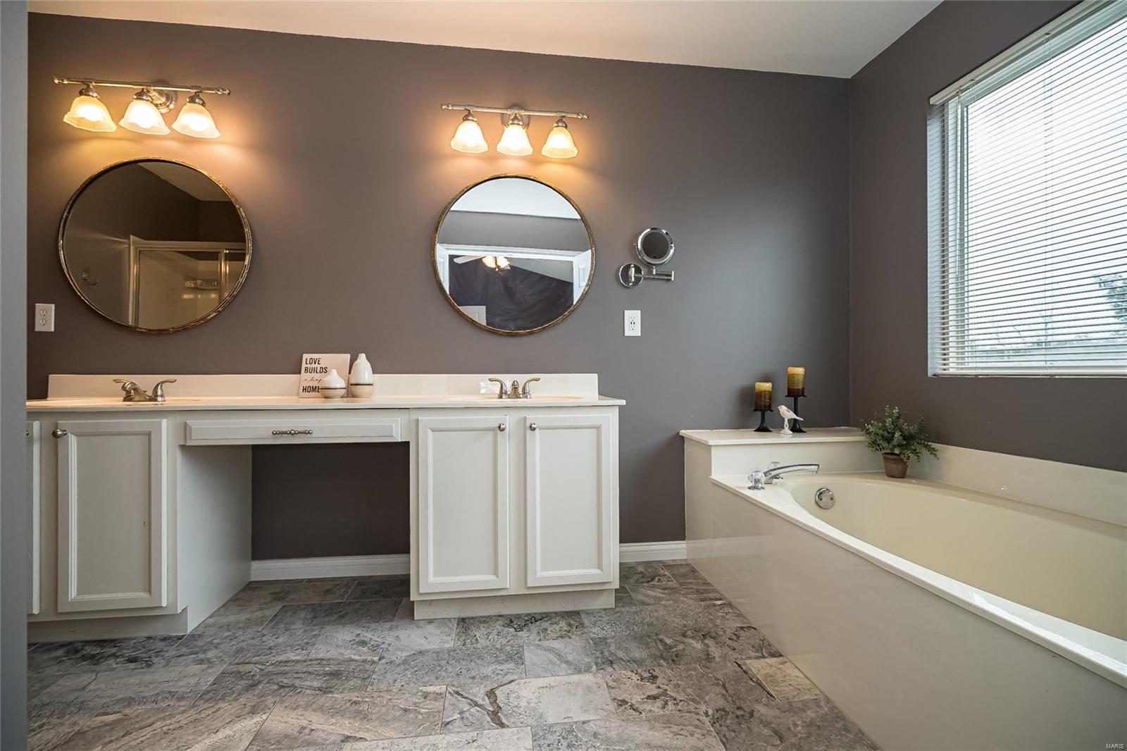 1217 Arbor Bluff Circle Ballwin, MO 63021 - Photo 32 of 48