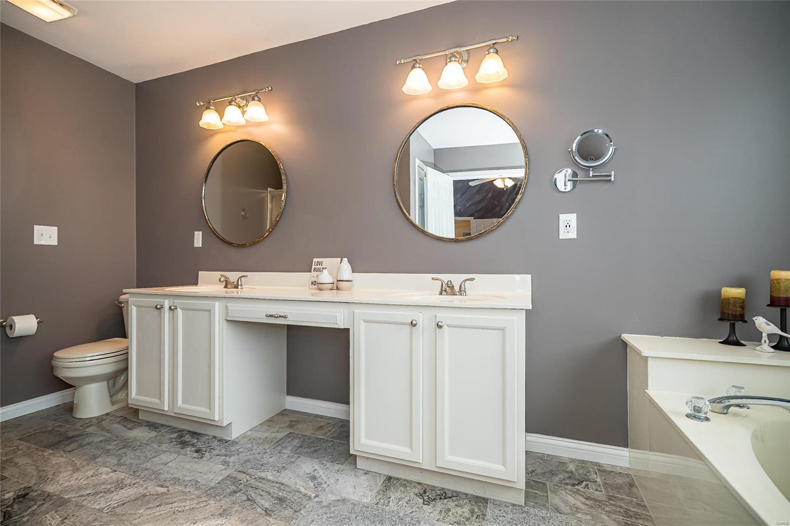 1217 Arbor Bluff Circle Ballwin, MO 63021 - Photo 33 of 48