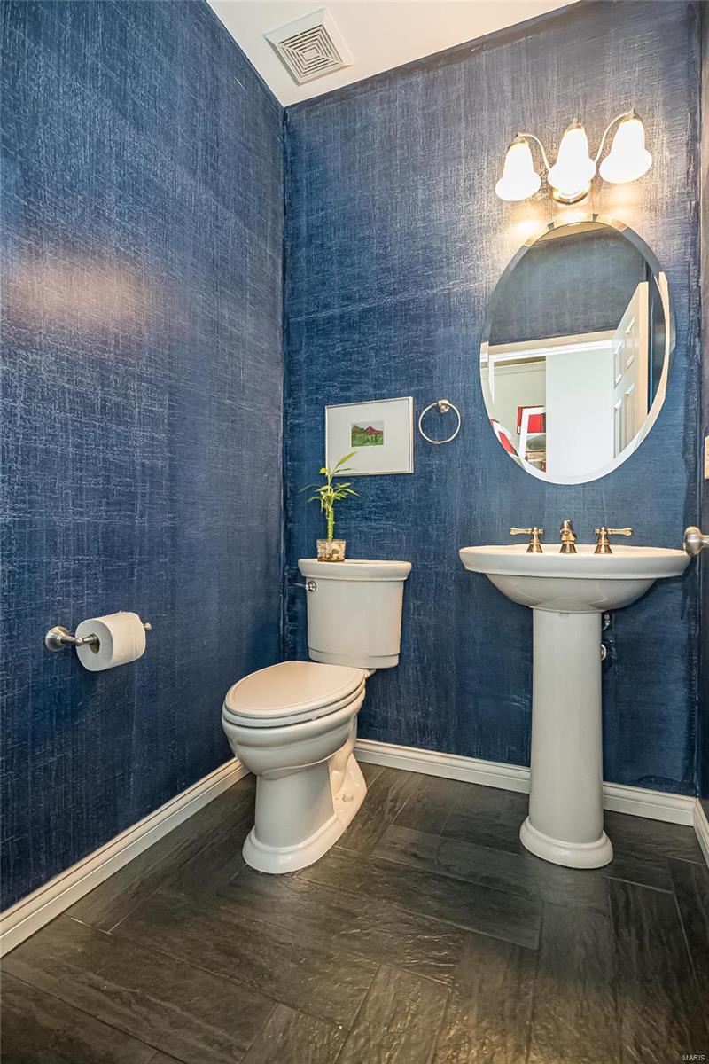 1217 Arbor Bluff Circle Ballwin, MO 63021 - Photo 10 of 48