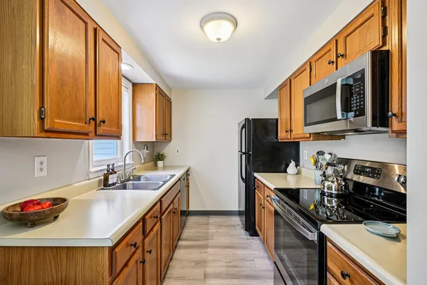 $449,900 | 13 Stanorm Drive, Unit F, Newmarket, NH 03857