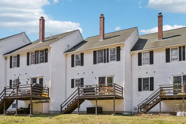 $449,900 | 13 Stanorm Drive, Unit F, Newmarket, NH 03857