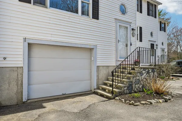 $449,900 | 13 Stanorm Drive, Unit F, Newmarket, NH 03857