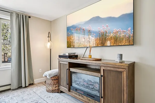 $449,900 | 13 Stanorm Drive, Unit F, Newmarket, NH 03857