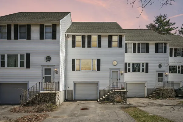 $449,900 | 13 Stanorm Drive, Unit F, Newmarket, NH 03857