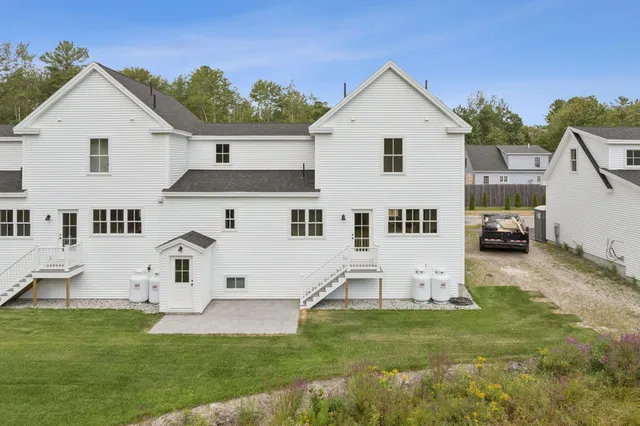 $750,000 | 14 Holbrook Farms Way, Unit 1, Scarborough, ME 04074
