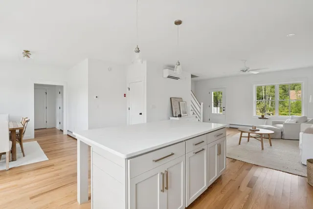 $750,000 | 14 Holbrook Farms Way, Unit 1, Scarborough, ME 04074