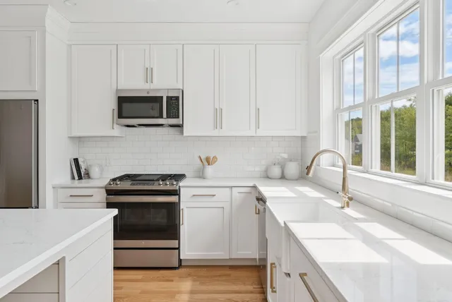 $750,000 | 14 Holbrook Farms Way, Unit 1, Scarborough, ME 04074