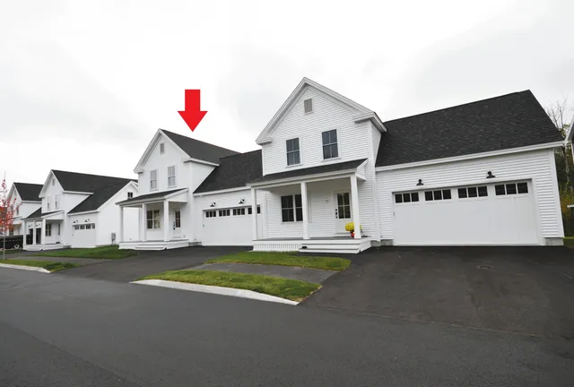 $750,000 | 14 Holbrook Farms Way, Unit 1, Scarborough, ME 04074