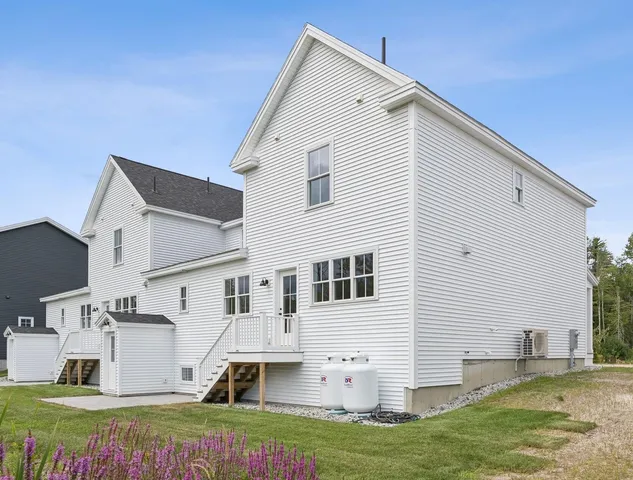 $750,000 | 14 Holbrook Farms Way, Unit 1, Scarborough, ME 04074