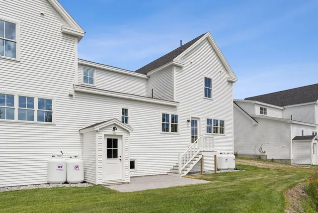 $750,000 | 14 Holbrook Farms Way, Unit 1, Scarborough, ME 04074