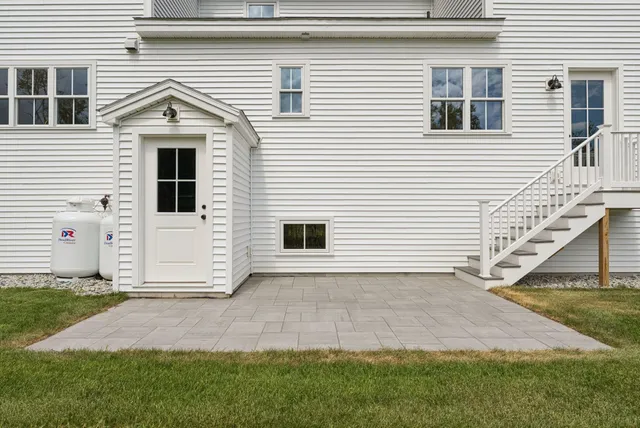 $750,000 | 14 Holbrook Farms Way, Unit 1, Scarborough, ME 04074