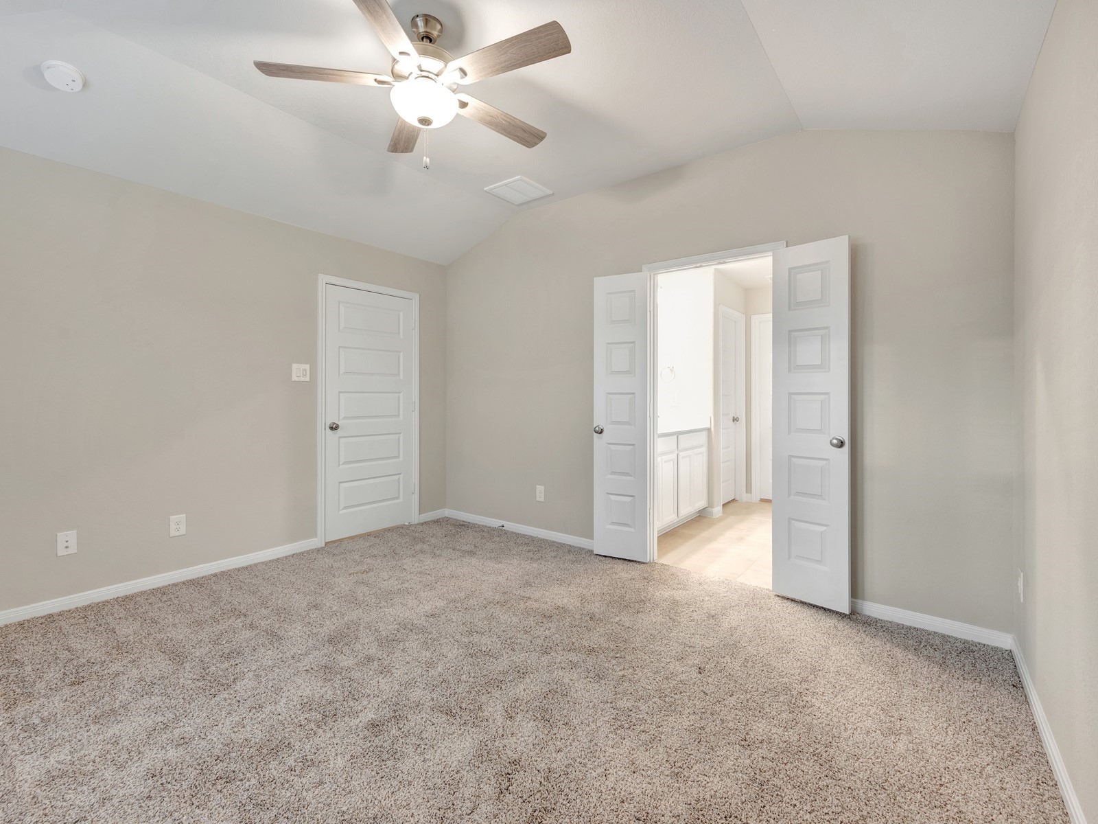 388 Sunrise Rnch Drive Montgomery, TX 77316 - Photo 21 of 27 Photo is not of the actual home, but is an inspirational photo of builder’s model home and may depict options, furnishings, and/or decorator features that are not included