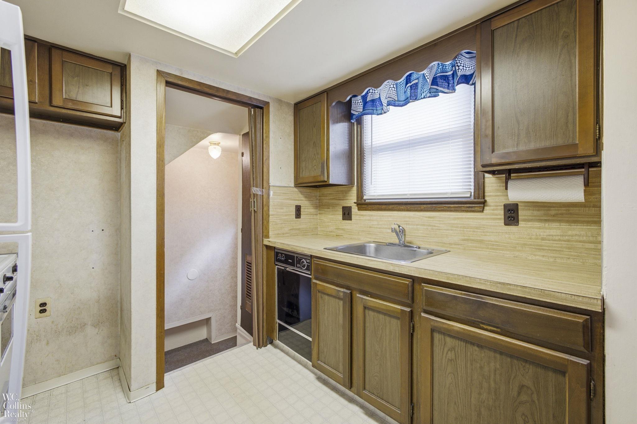2446 Harvard Road Berkley, MI 48072 - Photo 12 of 33