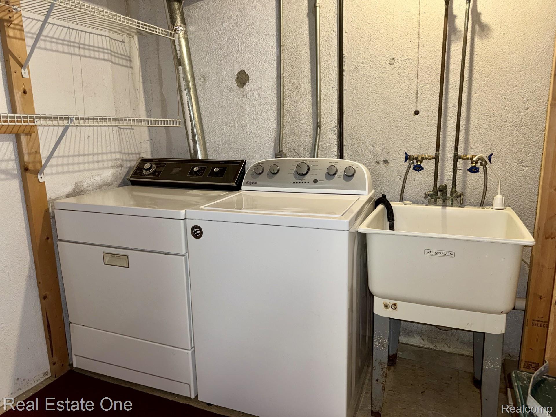 2963 Meadowbrook Drive Rochester, MI 48309 - Photo 44 of 48 Laundry room.jpeg