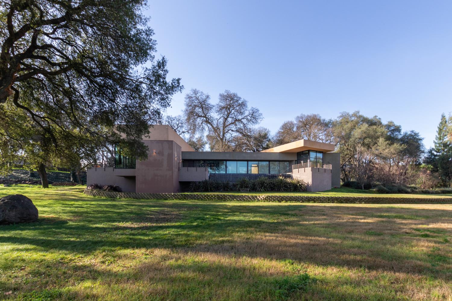 12100 Horseshoe Road Oakdale, CA 95361 - Photo 5 of 77 a front view of house with yard and trees in the background