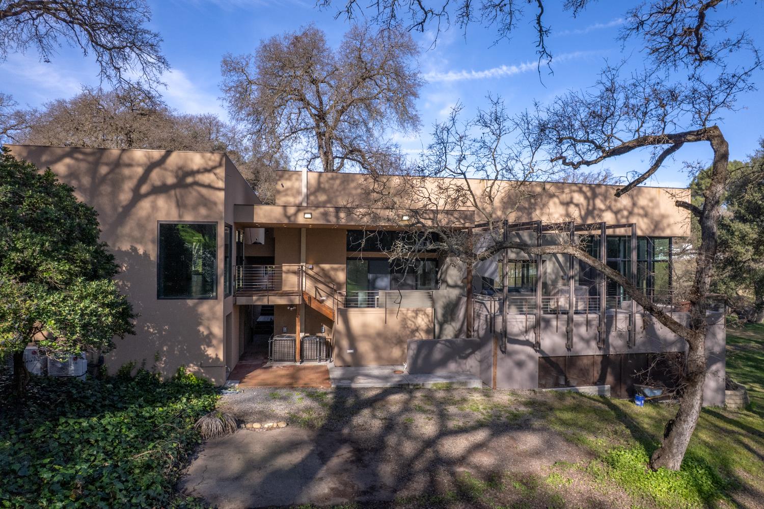 12100 Horseshoe Road Oakdale, CA 95361 - Photo 52 of 77 a view of a backyard of the house