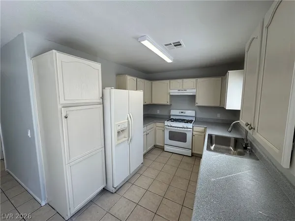 $2,120 | 5273 Panguitch Drive, Las Vegas, NV 89122