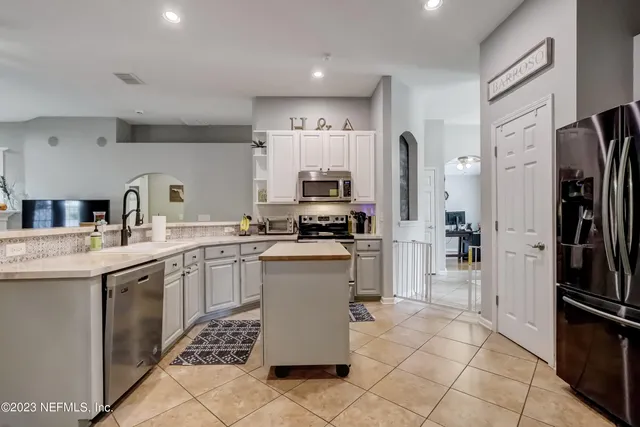 $2,400 | 12004 West Liberty Lake Drive, Jacksonville, FL 32258