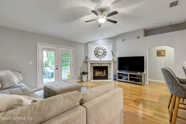 $2,400 | 12004 West Liberty Lake Drive, Jacksonville, FL 32258