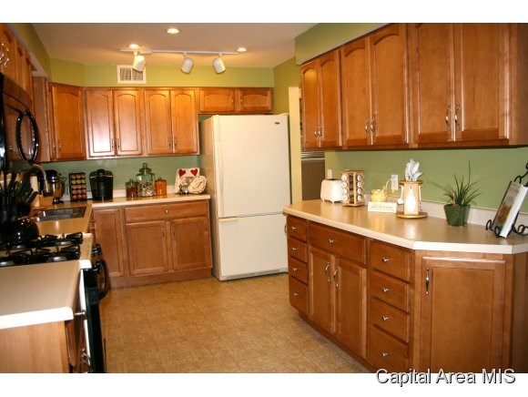 114 Nottingham Road Springfield, IL 62704 - Photo 5 of 21