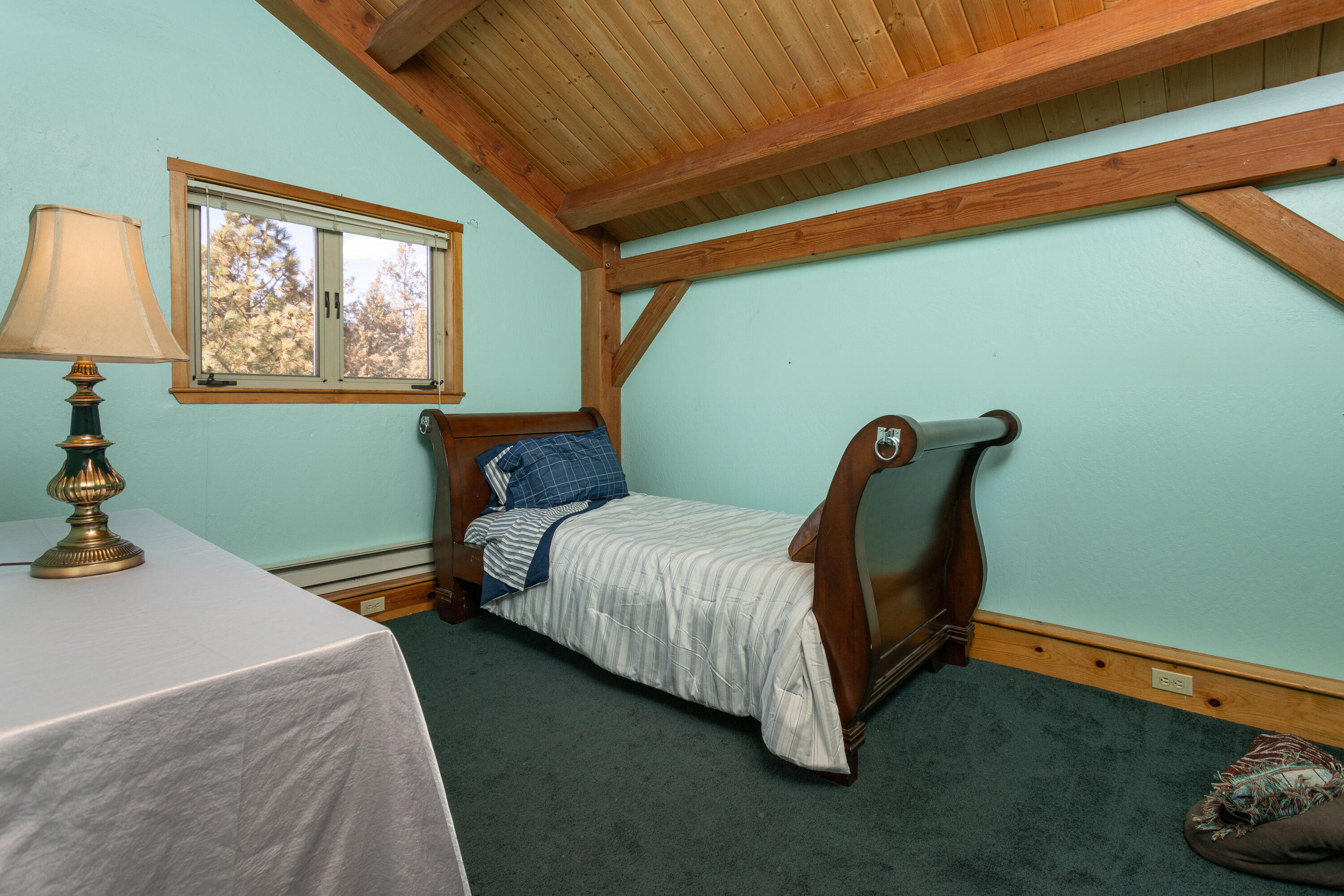 64385 Crosswinds Road Bend, OR 97703 - Photo 15 of 26 Upstairs bedroom w/o closet