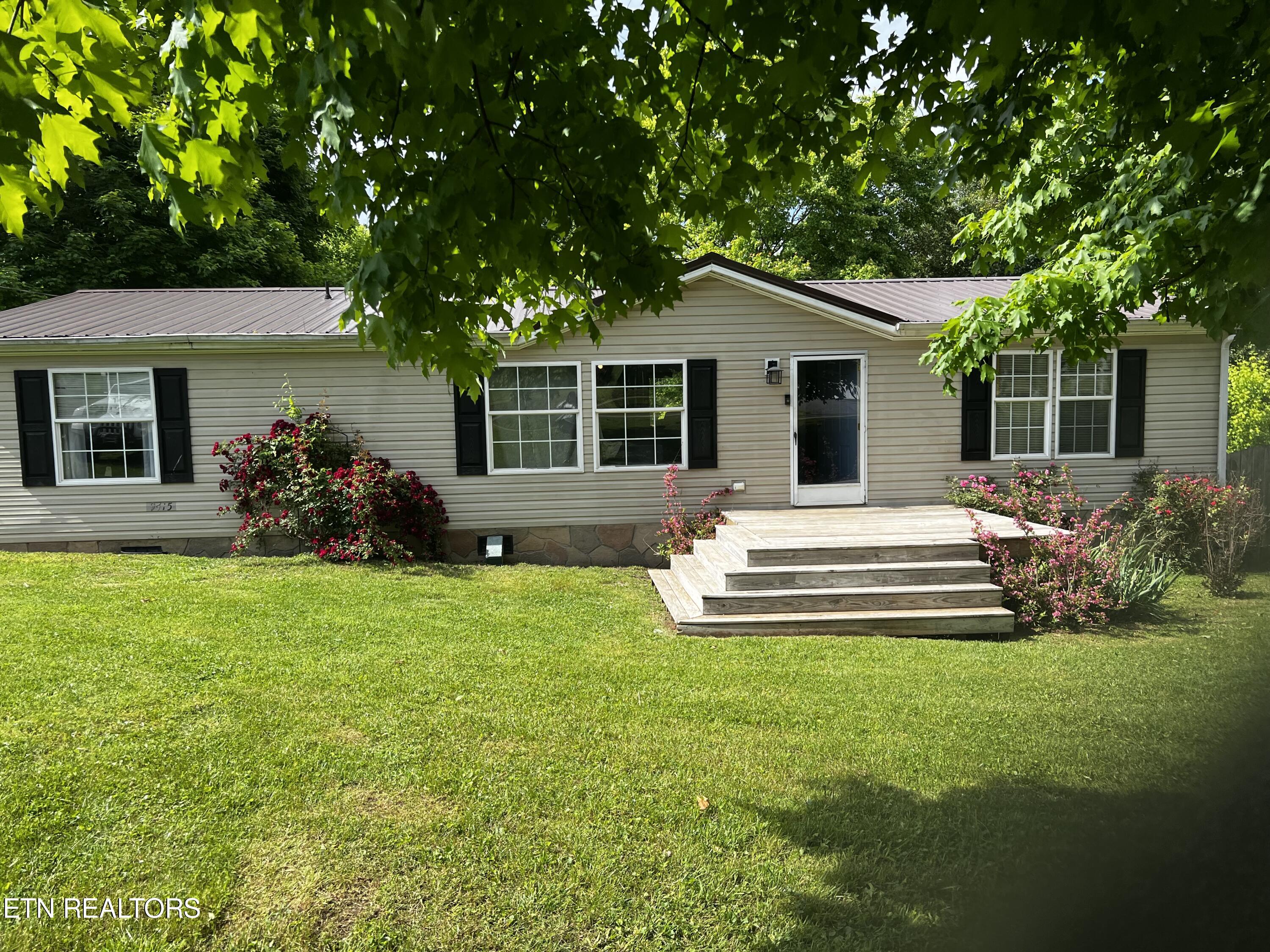 9415 Mascot Road Mascot, TN 37806 - Photo 1 of 33 IMG_6012