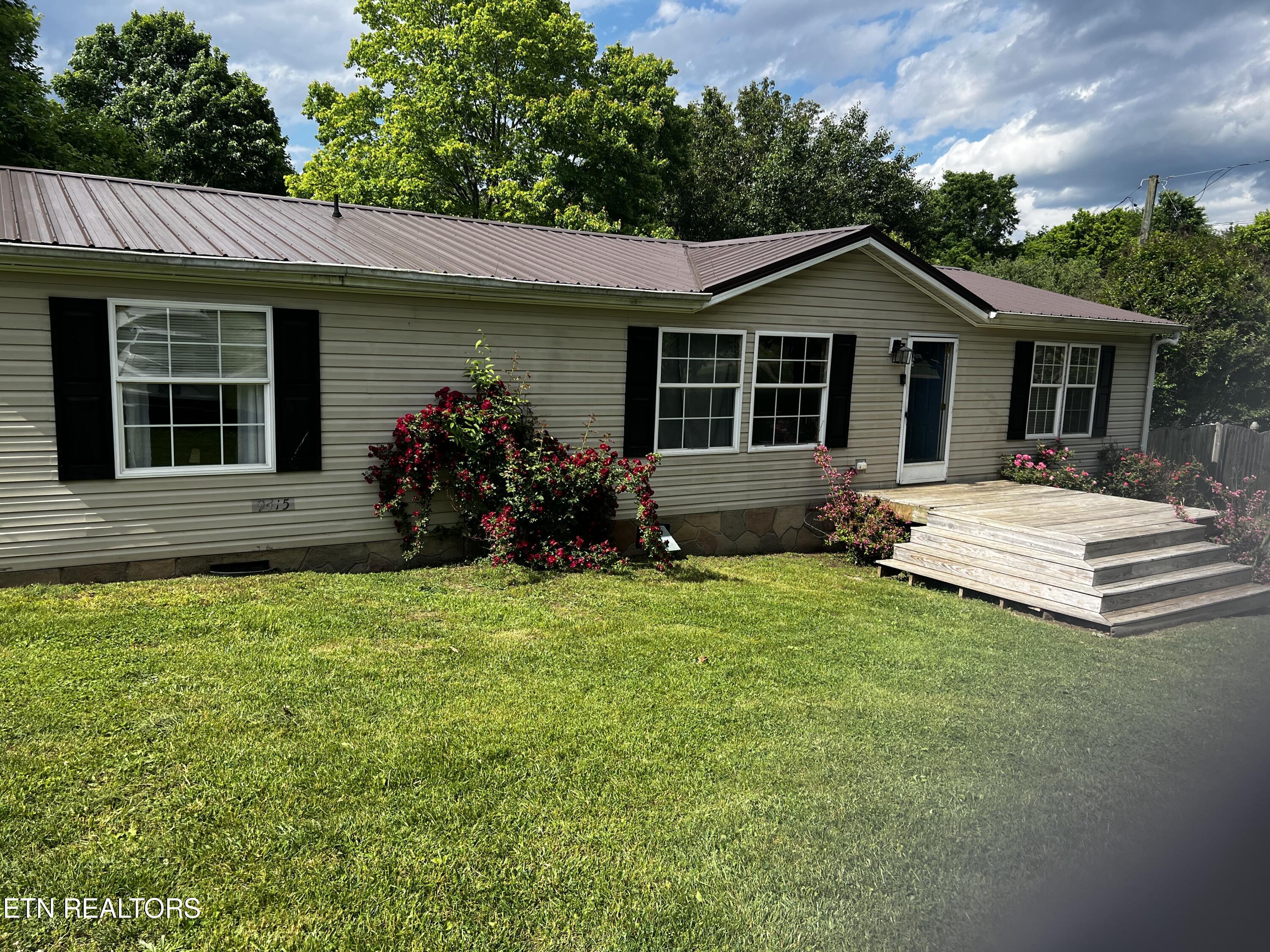 9415 Mascot Road Mascot, TN 37806 - Photo 2 of 33 IMG_6010