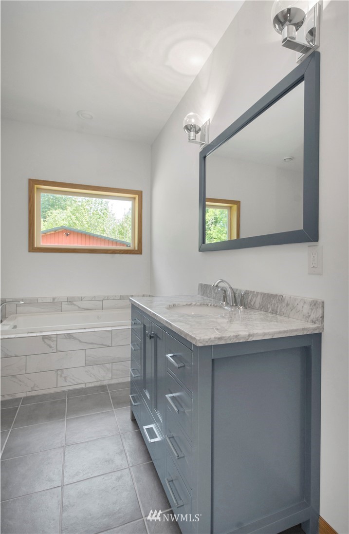 11009 Stedman Road Southeast Olympia, WA 98513 - Photo 11 of 22 Gallery Image 11