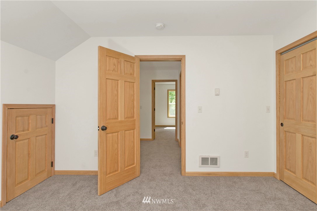 11009 Stedman Road Southeast Olympia, WA 98513 - Photo 17 of 22 Gallery Image 17