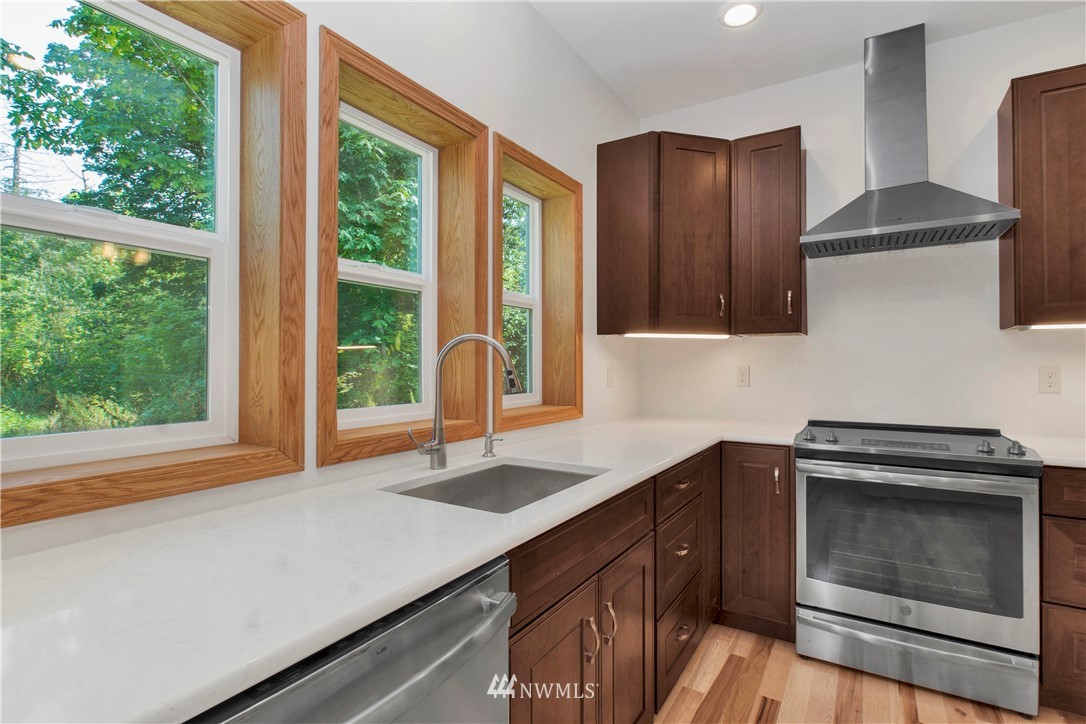 11009 Stedman Road Southeast Olympia, WA 98513 - Photo 7 of 22 Gallery Image 7