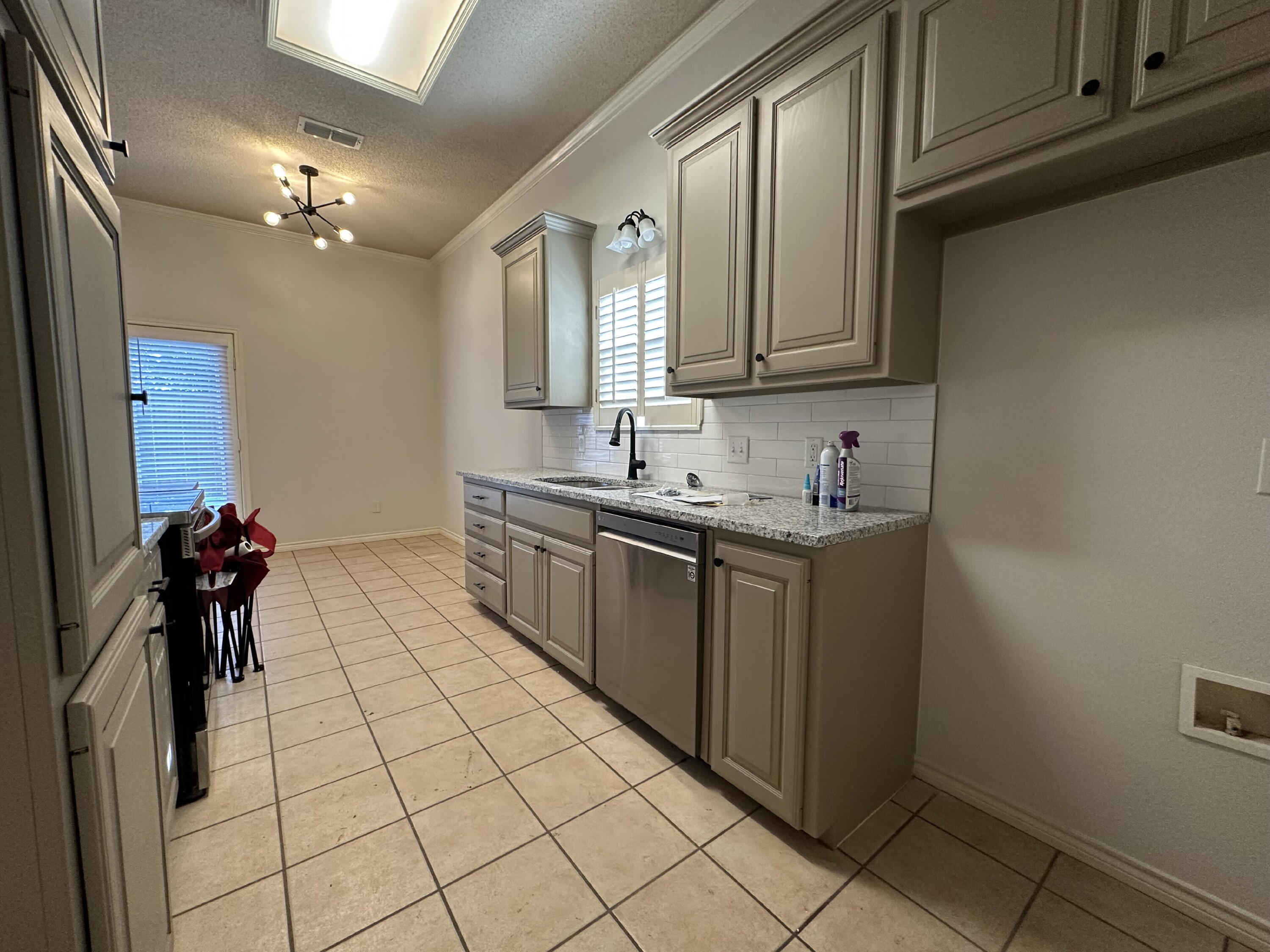 5422 99th Street Lubbock, TX 79424 - Photo 7 of 21 IMG_1426