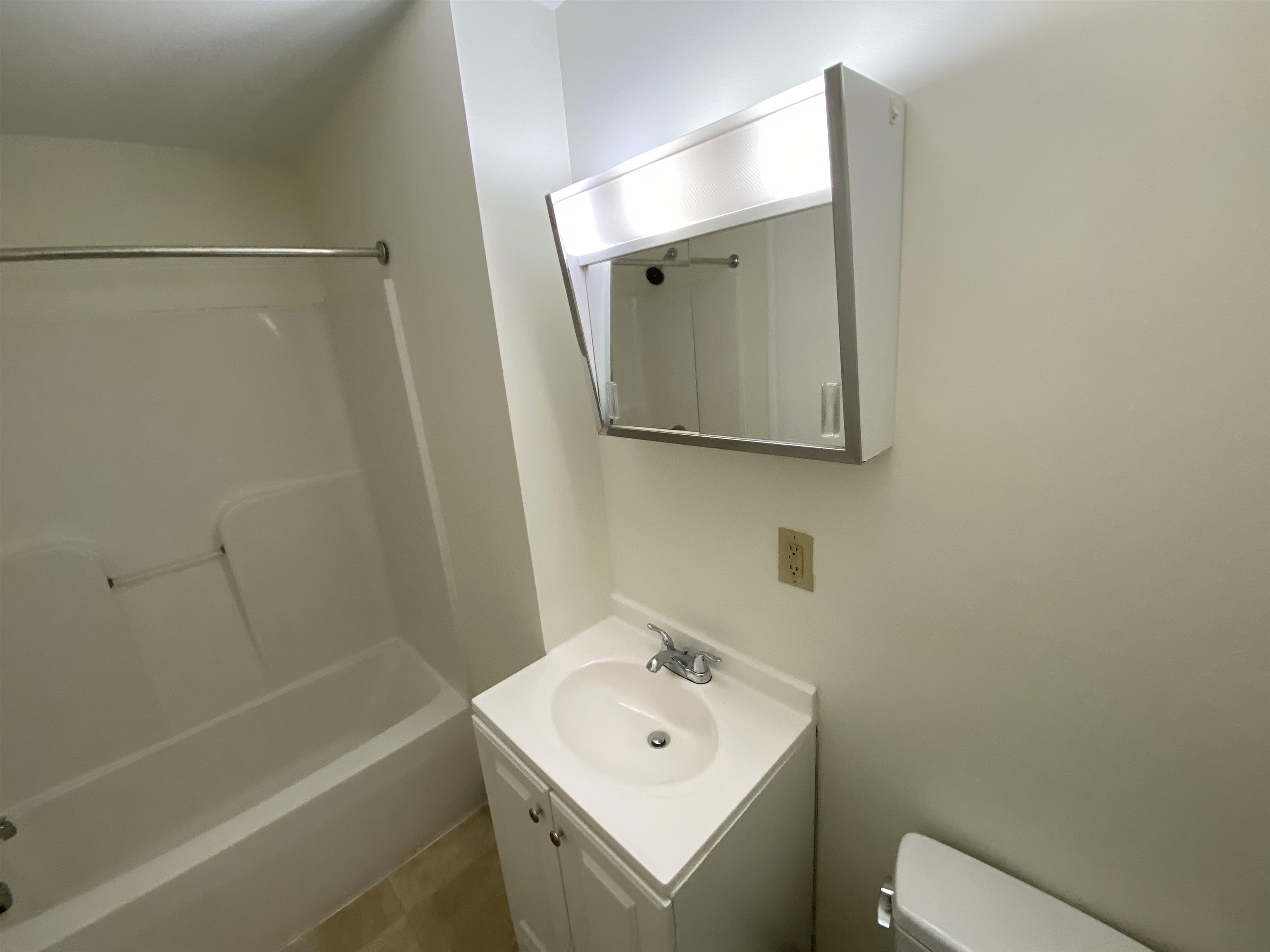 53 Walker Street, Unit 2S Manchester, NH 03102 - Photo 29 of 40