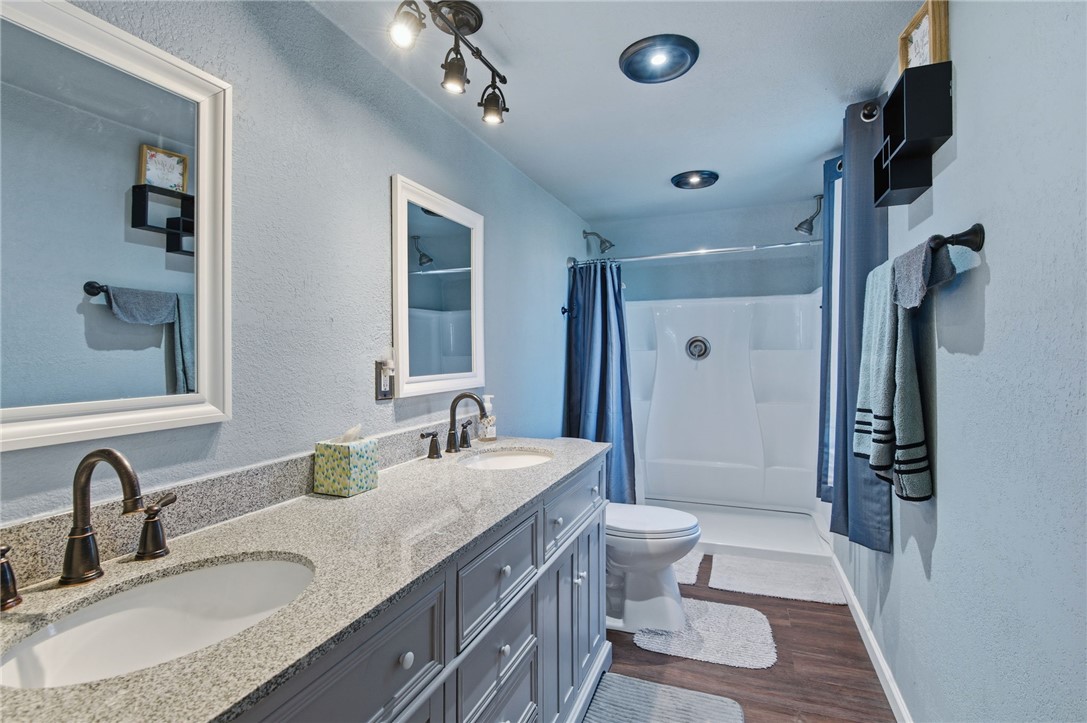 26151 Rainbow Road Meadview, AZ 86444 - Photo 29 of 46 Fully remodeled bathroom in the casita/apartment