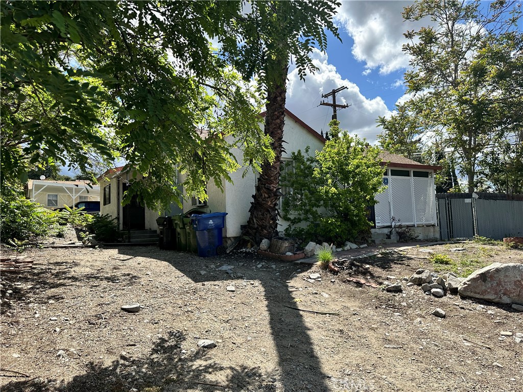 a view of a backyard of the house